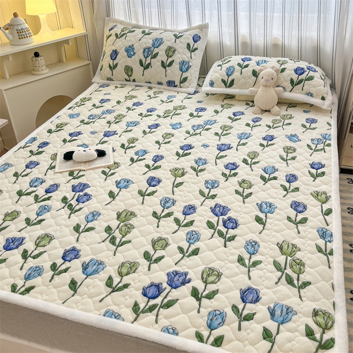 91家纺网 家纺一手货源 找家纺 启程家纺 2024新款A类印花牛奶绒床垫加厚绒保暖床护垫 蓝郁