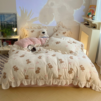 91家纺网 家纺一手货源 找家纺 桃子家居 2024新款A类ins韩版花边少女心加厚牛奶绒四件套 绒-花边蝴蝶结小熊