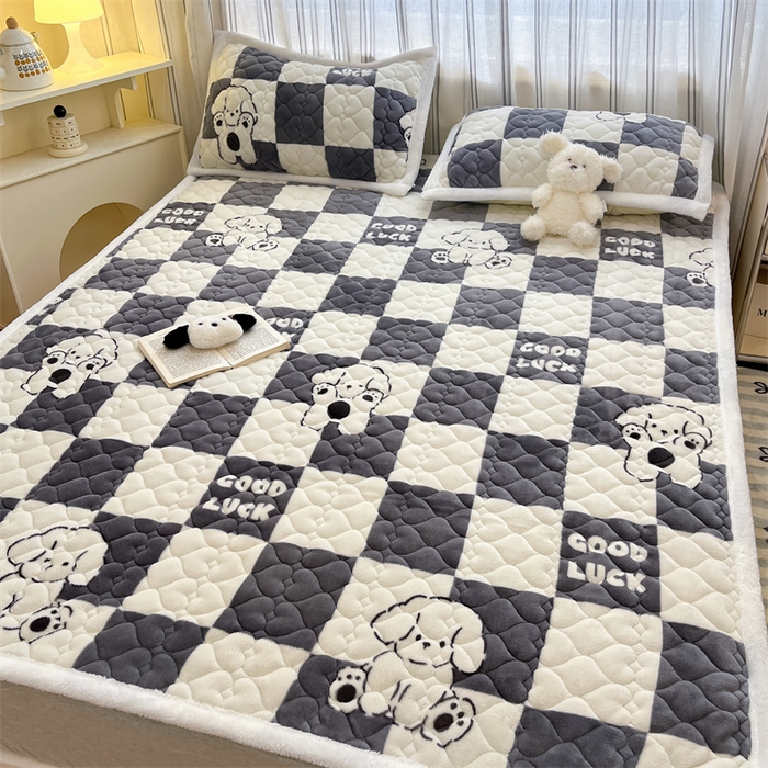 91家纺网 家纺一手货源 找家纺 启程家纺 2024新款A类印花牛奶绒床垫加厚绒保暖床护垫 灰格狗
