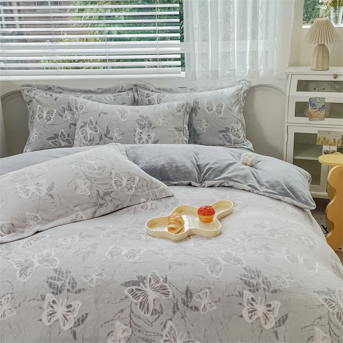 91家纺网 家纺一手货源 找家纺 锦罗绣 2024新款全消光230克牛奶绒烂花绒提花单被套 蝴蝶