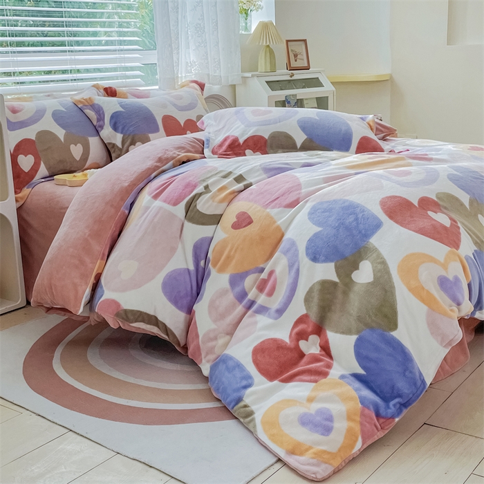 91家纺网 家纺一手货源 找家纺 锦罗绣 2024新款A类高克重牛奶绒印花单被套 爱心