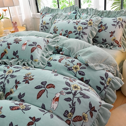 91家纺网 家纺一手货源 找家纺 2025新款韩版荷叶边床裙款高克重印花牛奶绒四件套 韩版-花小兔