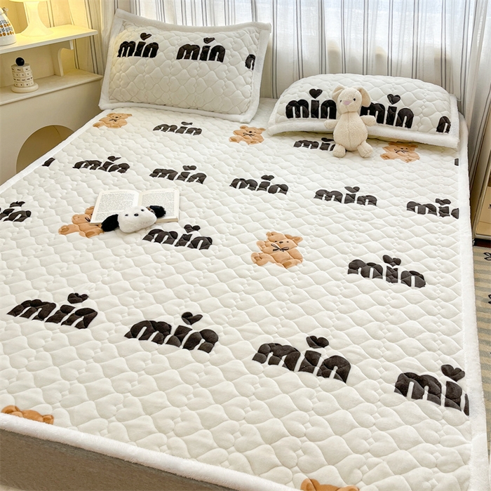 91家纺网 家纺一手货源 找家纺 启程家纺 2024新款A类印花牛奶绒床垫加厚绒保暖床护垫 米妮熊