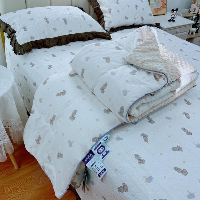 91家纺网 家纺一手货源 找家纺 2024新款嵌条款春秋高温砂洗法式棉花床盖三件套 星空兔