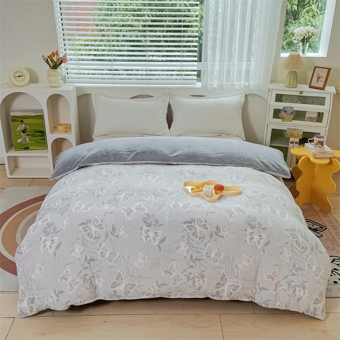 91家纺网 家纺一手货源 找家纺 锦罗绣 2024新款全消光230克牛奶绒烂花绒提花单被套 蝴蝶