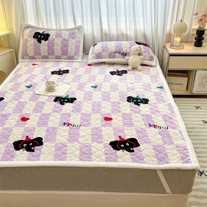 91家纺网 家纺一手货源 找家纺 启程家纺 2024新款A类印花牛奶绒床垫加厚绒保暖床护垫 紫格象