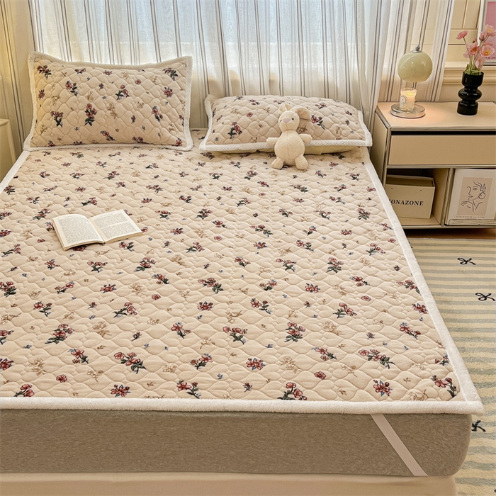 91家纺网 家纺一手货源 找家纺 启程家纺 2024新款A类印花牛奶绒床垫加厚绒保暖床护垫 栀子花开