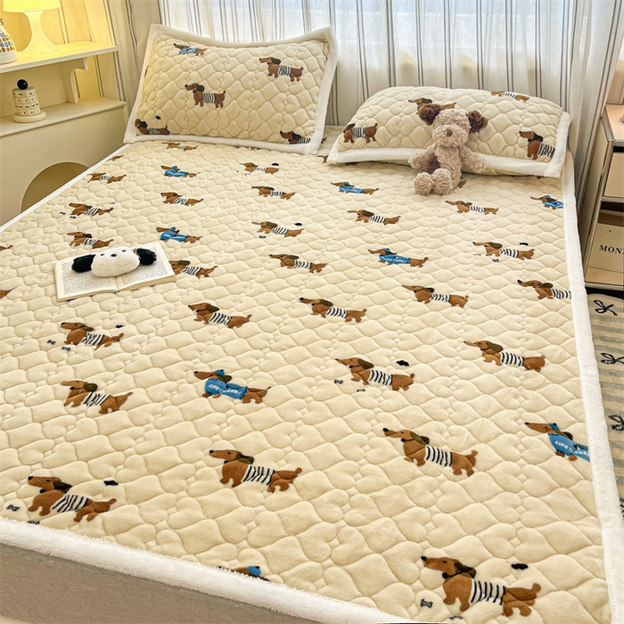 91家纺网 家纺一手货源 找家纺 启程家纺 2024新款A类印花牛奶绒床垫加厚绒保暖床护垫 腊肠狗