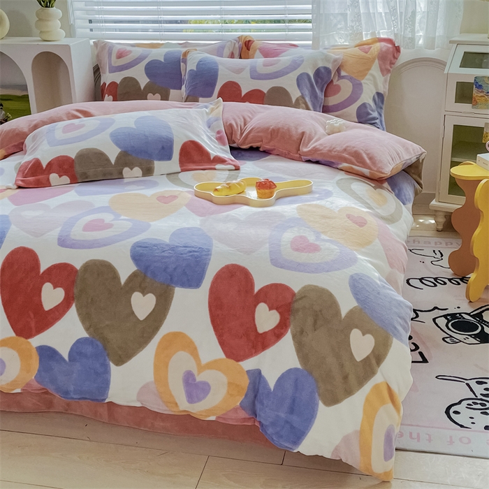 91家纺网 家纺一手货源 找家纺 锦罗绣 2024新款A类高克重牛奶绒印花四件套 爱心