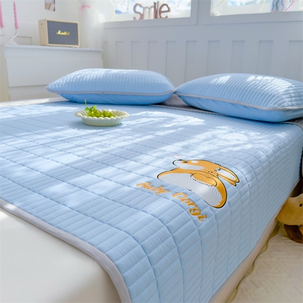 91家纺网 家纺一手货源 找家纺 灰鲸 2025新款水洗双层纱萌物刺绣大豆夹棉床垫 柯基baby-天空蓝