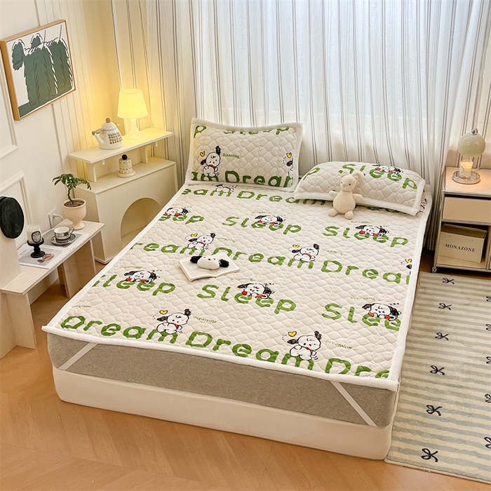 91家纺网 家纺一手货源 找家纺 启程家纺 2024新款A类印花牛奶绒床垫加厚绒保暖床护垫 字母狗
