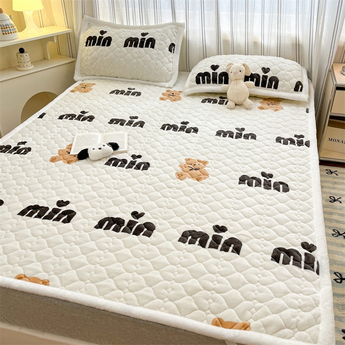 91家纺网 家纺一手货源 找家纺 启程家纺 2024新款A类印花牛奶绒床垫加厚绒保暖床护垫 米妮熊