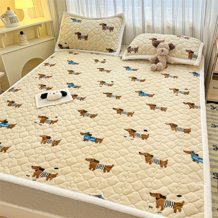 91家纺网 家纺一手货源 找家纺 启程家纺 2024新款A类印花牛奶绒床垫加厚绒保暖床护垫 腊肠狗