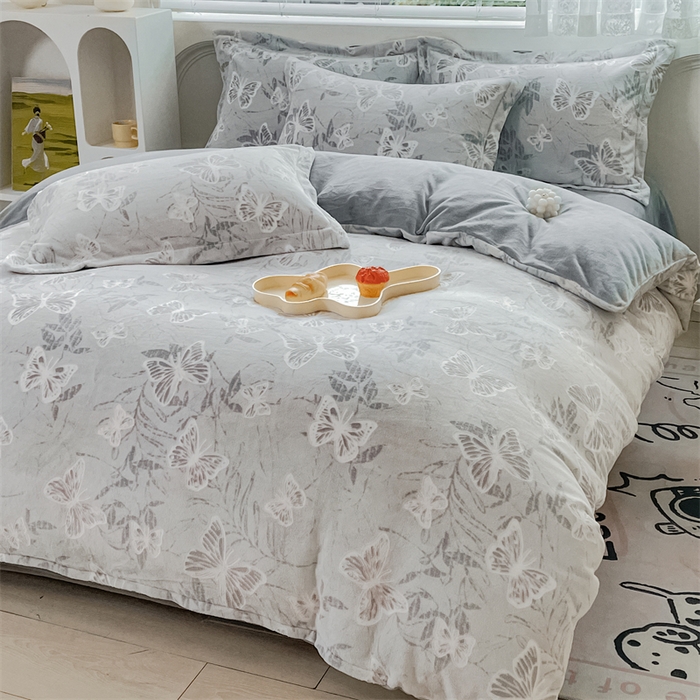 91家纺网 家纺一手货源 找家纺 锦罗绣 2024新款全消光230克牛奶绒烂花绒提花单被套 蝴蝶