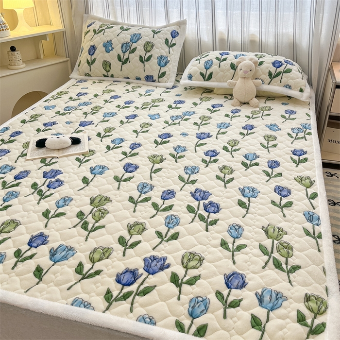 91家纺网 家纺一手货源 找家纺 启程家纺 2024新款A类印花牛奶绒床垫加厚绒保暖床护垫 蓝郁