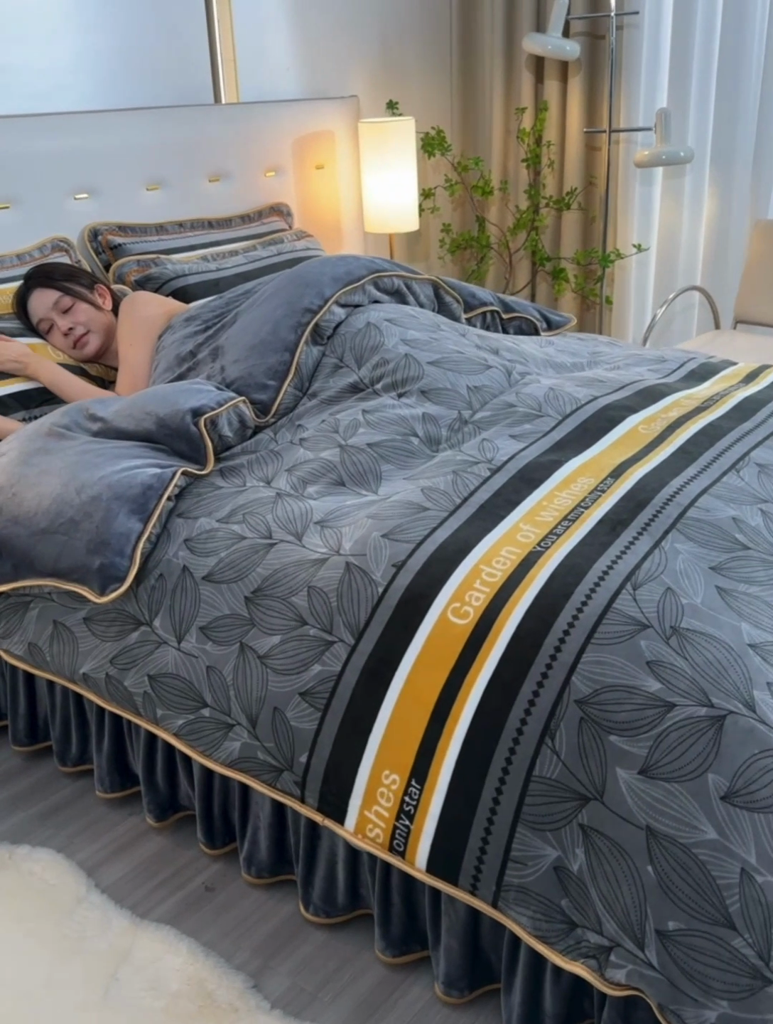 91家纺网 家纺一手货源 找家纺 亿品2025直播爆款9.5斤牛奶绒四件套加厚保暖床裙四件套 雅韵【灰】