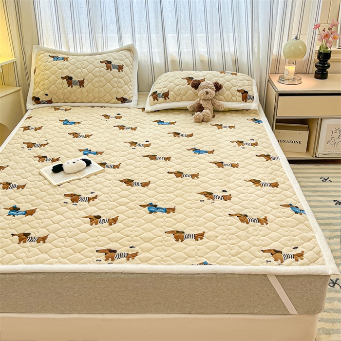 91家纺网 家纺一手货源 找家纺 启程家纺 2024新款A类印花牛奶绒床垫加厚绒保暖床护垫 腊肠狗