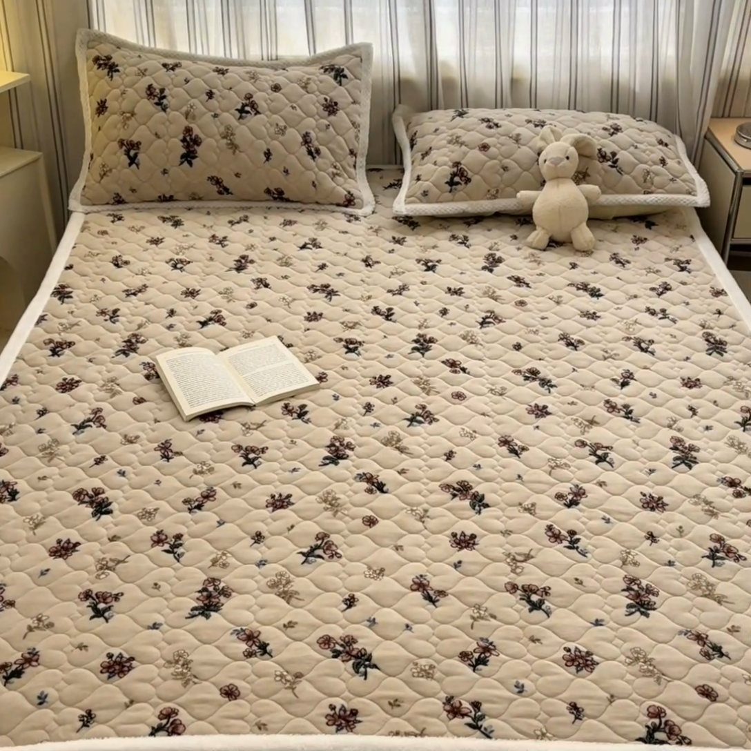 91家纺网 家纺一手货源 找家纺 启程家纺 2024新款A类印花牛奶绒床垫加厚绒保暖床护垫 栀子花开