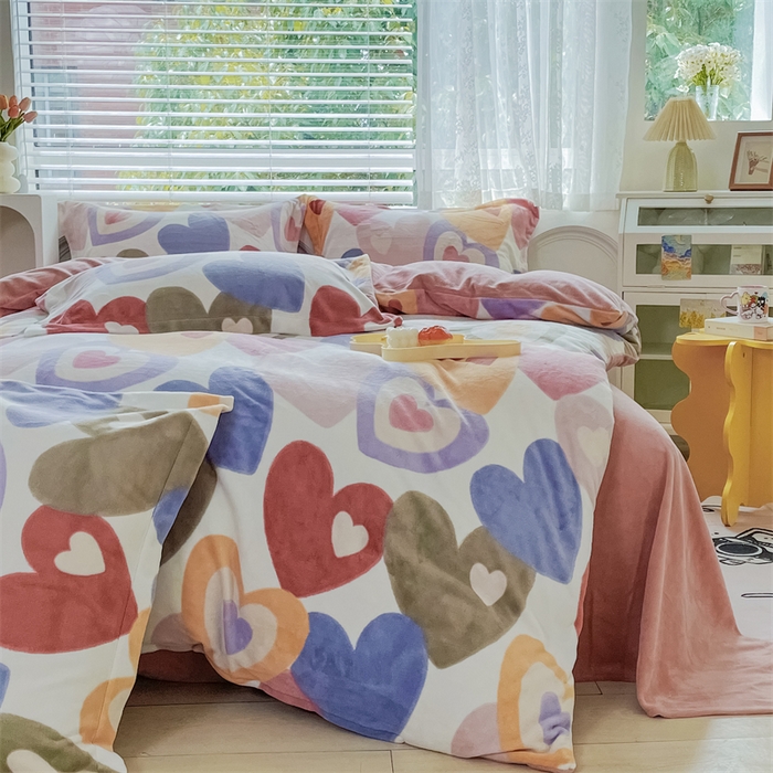 91家纺网 家纺一手货源 找家纺 锦罗绣 2024新款A类高克重牛奶绒印花单被套 爱心