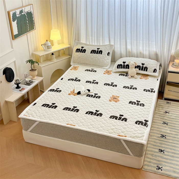 91家纺网 家纺一手货源 找家纺 启程家纺 2024新款A类印花牛奶绒床垫加厚绒保暖床护垫 米妮熊