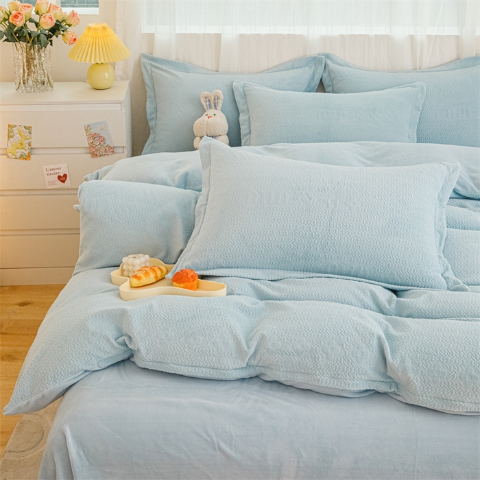 91家纺网 家纺一手货源 找家纺 锦罗绣 2024新款全消光230克牛奶绒烂花绒提花四件套 mu-蓝