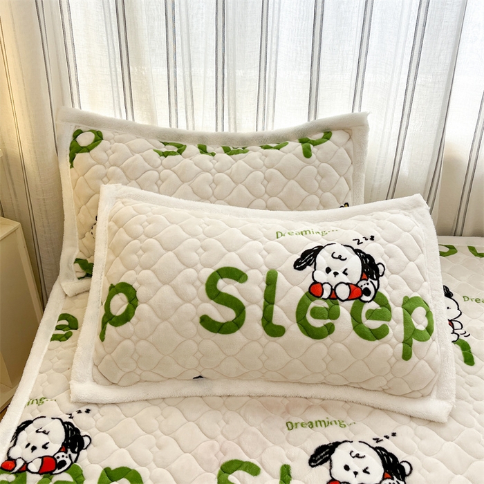 91家纺网 家纺一手货源 找家纺 启程家纺 2024新款A类印花牛奶绒床垫加厚绒保暖床护垫 字母狗