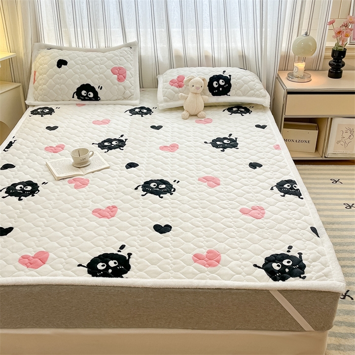 91家纺网 家纺一手货源 找家纺 启程家纺 2024新款A类印花牛奶绒床垫加厚绒保暖床护垫 爱心煤球