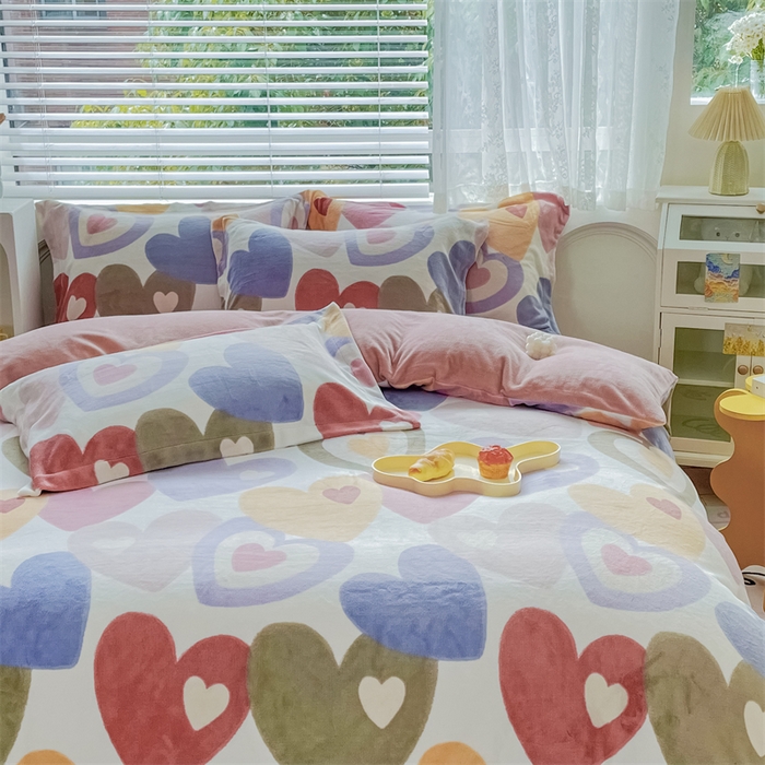 91家纺网 家纺一手货源 找家纺 锦罗绣 2024新款A类高克重牛奶绒印花单被套 爱心