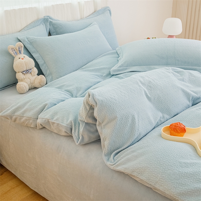 91家纺网 家纺一手货源 找家纺 锦罗绣 2024新款全消光230克牛奶绒烂花绒提花四件套 mu-蓝