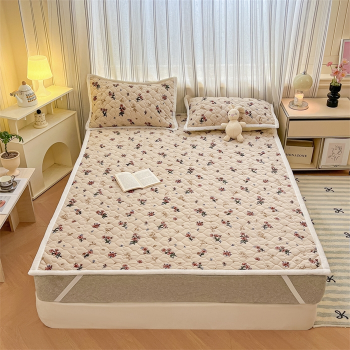 91家纺网 家纺一手货源 找家纺 启程家纺 2024新款A类印花牛奶绒床垫加厚绒保暖床护垫 栀子花开