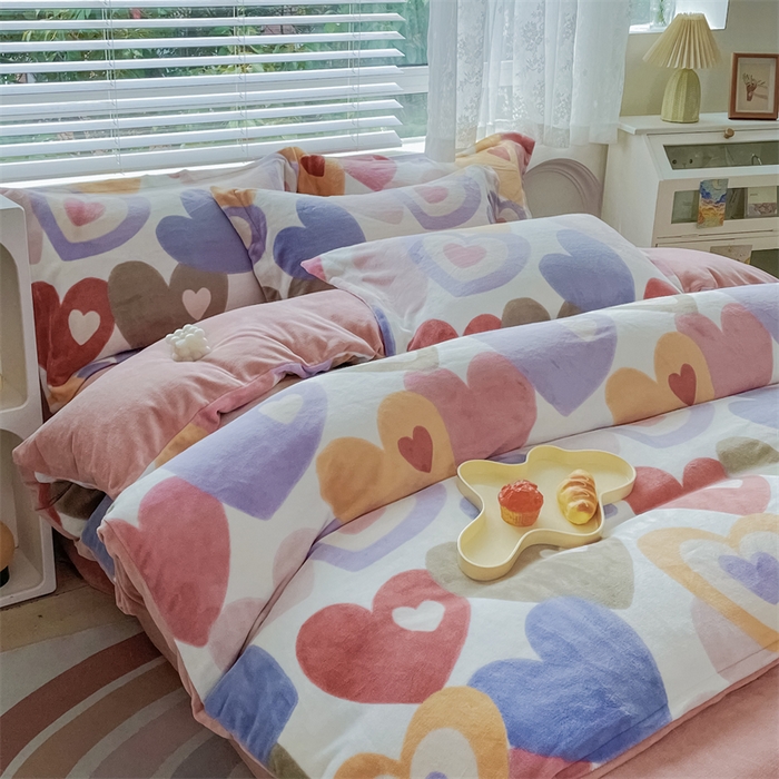 91家纺网 家纺一手货源 找家纺 锦罗绣 2024新款A类高克重牛奶绒印花单被套 爱心
