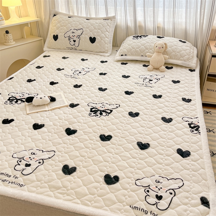91家纺网 家纺一手货源 找家纺 启程家纺 2024新款A类印花牛奶绒床垫加厚绒保暖床护垫 爱心狗