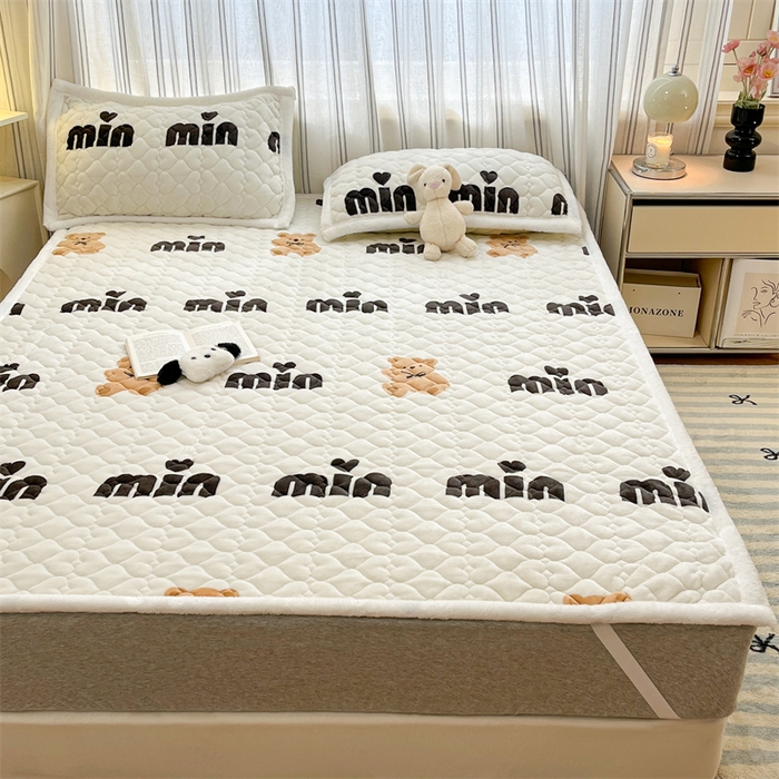 91家纺网 家纺一手货源 找家纺 启程家纺 2024新款A类印花牛奶绒床垫加厚绒保暖床护垫 米妮熊