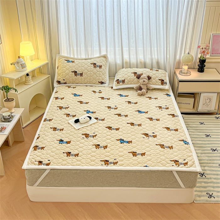 91家纺网 家纺一手货源 找家纺 启程家纺 2024新款A类印花牛奶绒床垫加厚绒保暖床护垫 腊肠狗