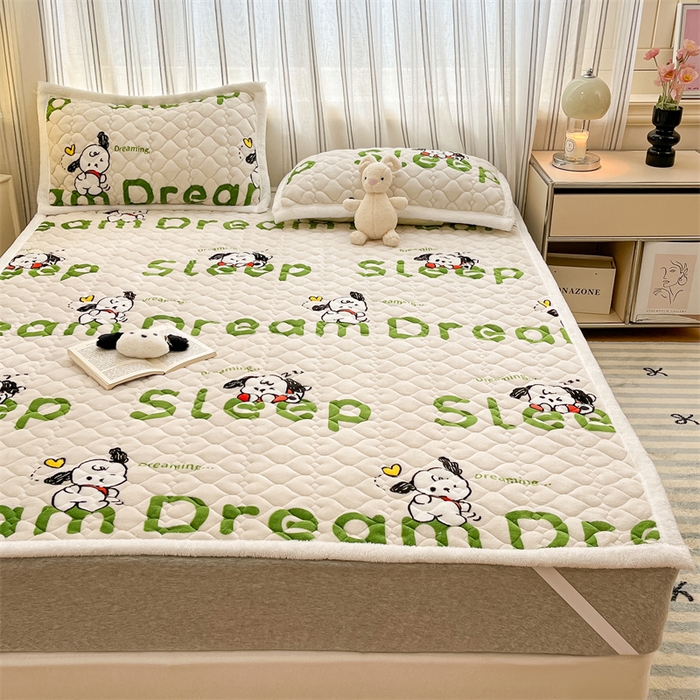 91家纺网 家纺一手货源 找家纺 启程家纺 2024新款A类印花牛奶绒床垫加厚绒保暖床护垫 字母狗