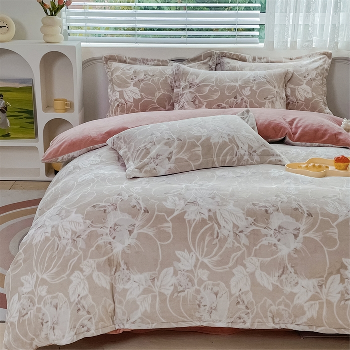 91家纺网 家纺一手货源 找家纺 锦罗绣 2024新款全消光230克牛奶绒烂花绒提花单被套 花语