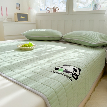 灰鲸 2025新款水洗双层纱萌物刺绣大豆夹棉床垫 熊猫baby-薄荷绿