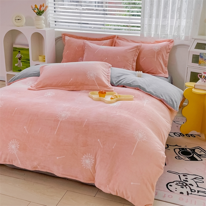 91家纺网 家纺一手货源 找家纺 锦罗绣 2024新款A类高克重牛奶绒印花四件套 蒲公英