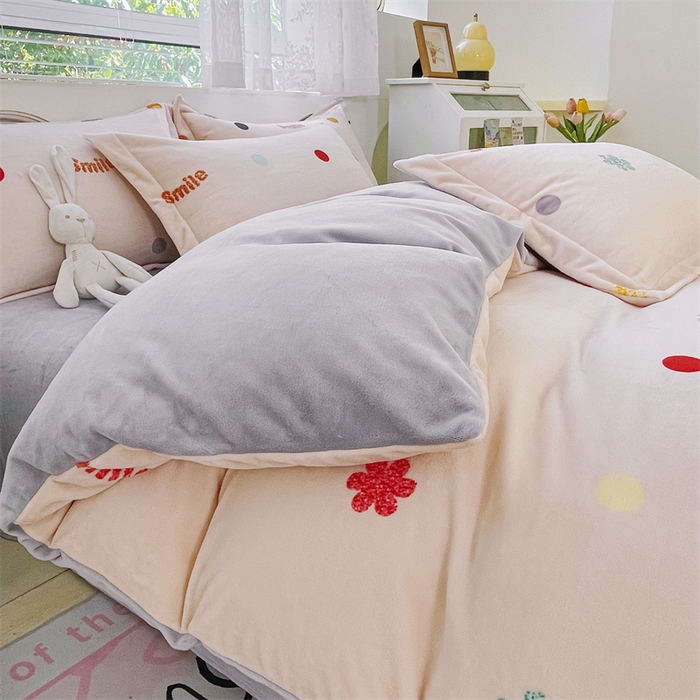 91家纺网 家纺一手货源 找家纺 锦罗绣 2024新款A类高克重牛奶绒印花单被套 波点