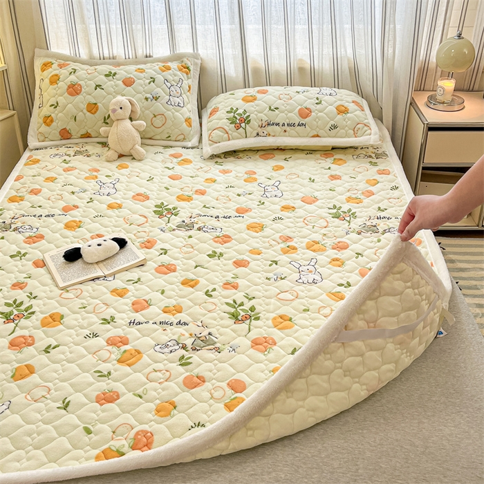 91家纺网 家纺一手货源 找家纺 启程家纺 2024新款A类印花牛奶绒床垫加厚绒保暖床护垫 桔子兔