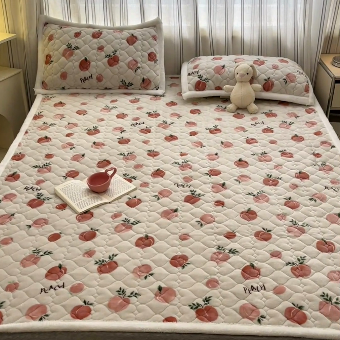 91家纺网 家纺一手货源 找家纺 启程家纺 2024新款A类印花牛奶绒床垫加厚绒保暖床护垫 水蜜桃
