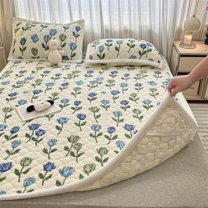 91家纺网 家纺一手货源 找家纺 启程家纺 2024新款A类印花牛奶绒床垫加厚绒保暖床护垫 蓝郁