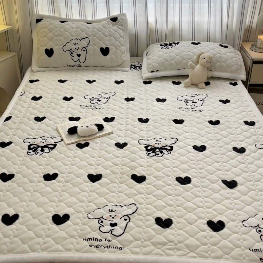 91家纺网 家纺一手货源 找家纺 启程家纺 2024新款A类印花牛奶绒床垫加厚绒保暖床护垫 爱心狗