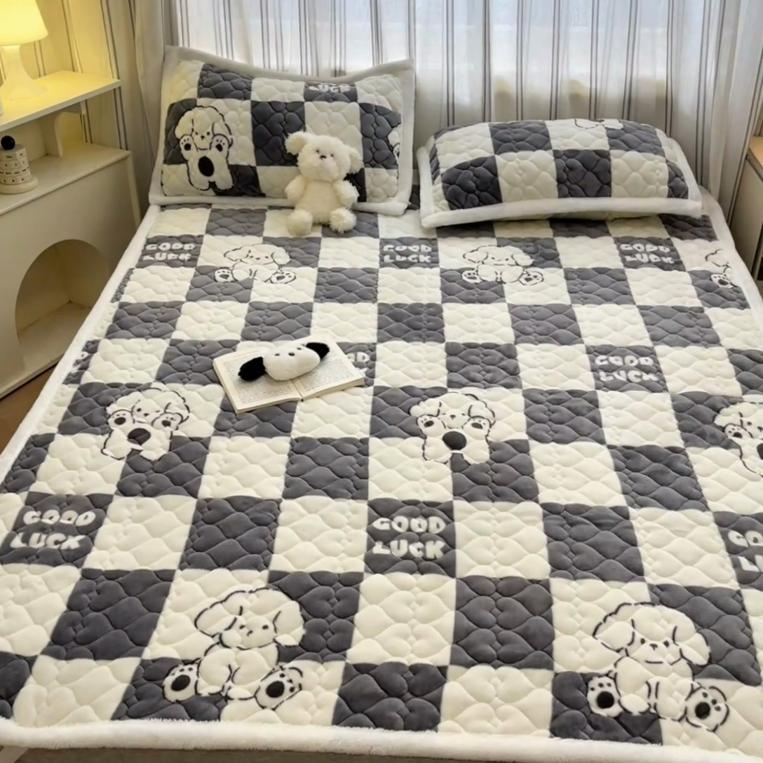 91家纺网 家纺一手货源 找家纺 启程家纺 2024新款A类印花牛奶绒床垫加厚绒保暖床护垫 灰格狗