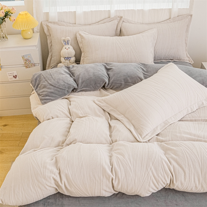 91家纺网 家纺一手货源 找家纺 锦罗绣 2024新款全消光230克牛奶绒烂花绒提花单被套 几何-奶白