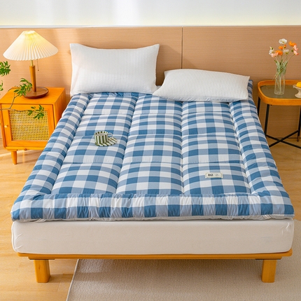 91家纺网 家纺一手货源 找家纺 默忆 2025新款无印风新疆棉花床褥洛卡棉水洗棉床垫褥子垫子 蓝白格