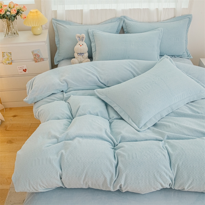 91家纺网 家纺一手货源 找家纺 锦罗绣 2024新款全消光230克牛奶绒烂花绒提花四件套 mu-蓝