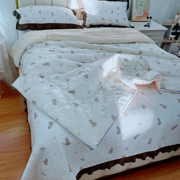 91家纺网 家纺一手货源 找家纺 2024新款嵌条款春秋高温砂洗法式棉花床盖三件套 星空兔