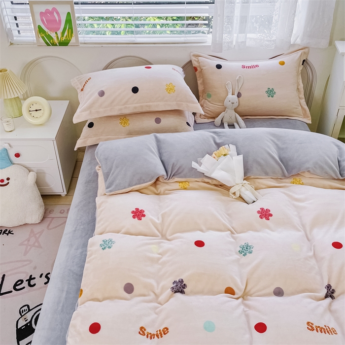 91家纺网 家纺一手货源 找家纺 锦罗绣 2024新款A类高克重牛奶绒印花单被套 波点