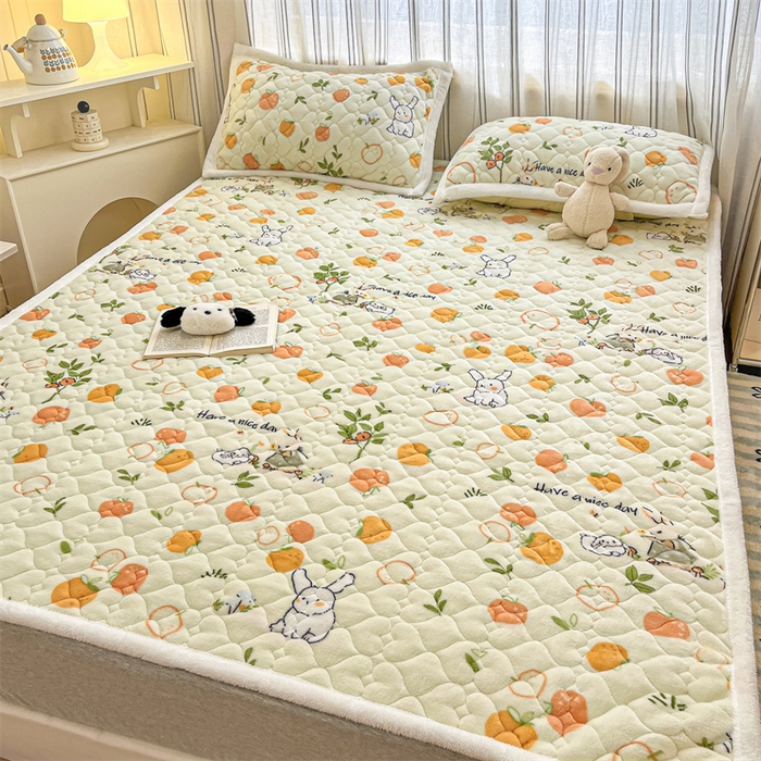 91家纺网 家纺一手货源 找家纺 启程家纺 2024新款A类印花牛奶绒床垫加厚绒保暖床护垫 桔子兔